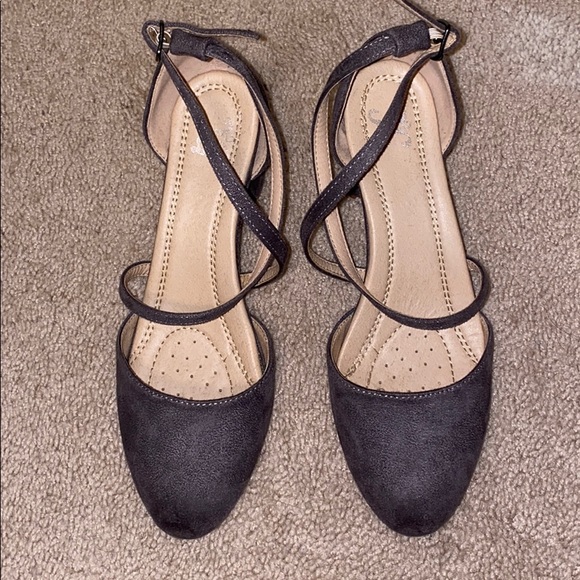 Journee Size 9 Grey Heels - Picture 6 of 6